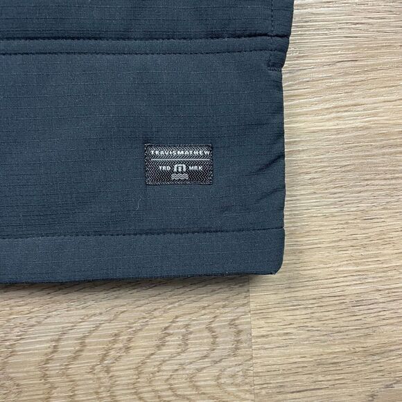 Travis Mathew Vest Mens Medium Black Puffer Cold Bay Golf Full Zip - Picture 3 of 10